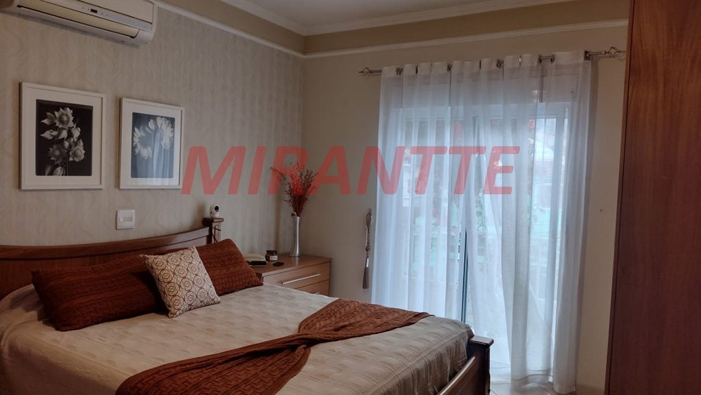 Sobrado de 200m² com 3 quartos em Vila Nivi