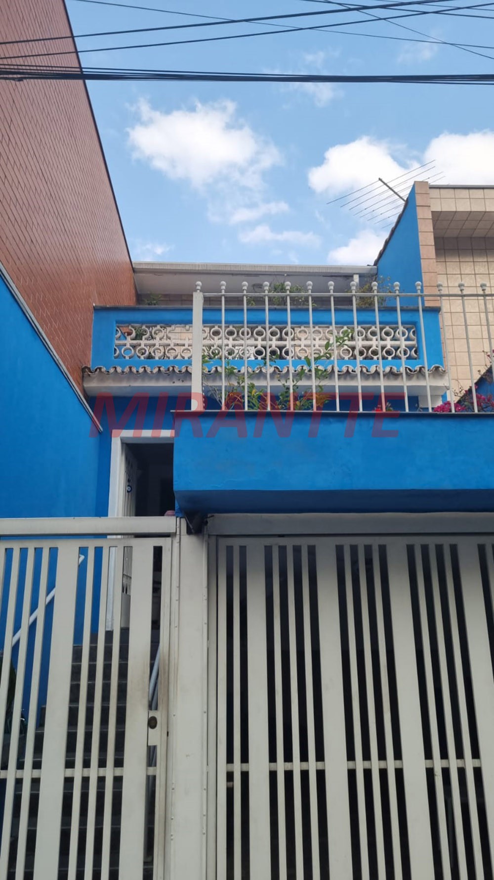 Sobrado de 137m² com 3 quartos em Água Fria