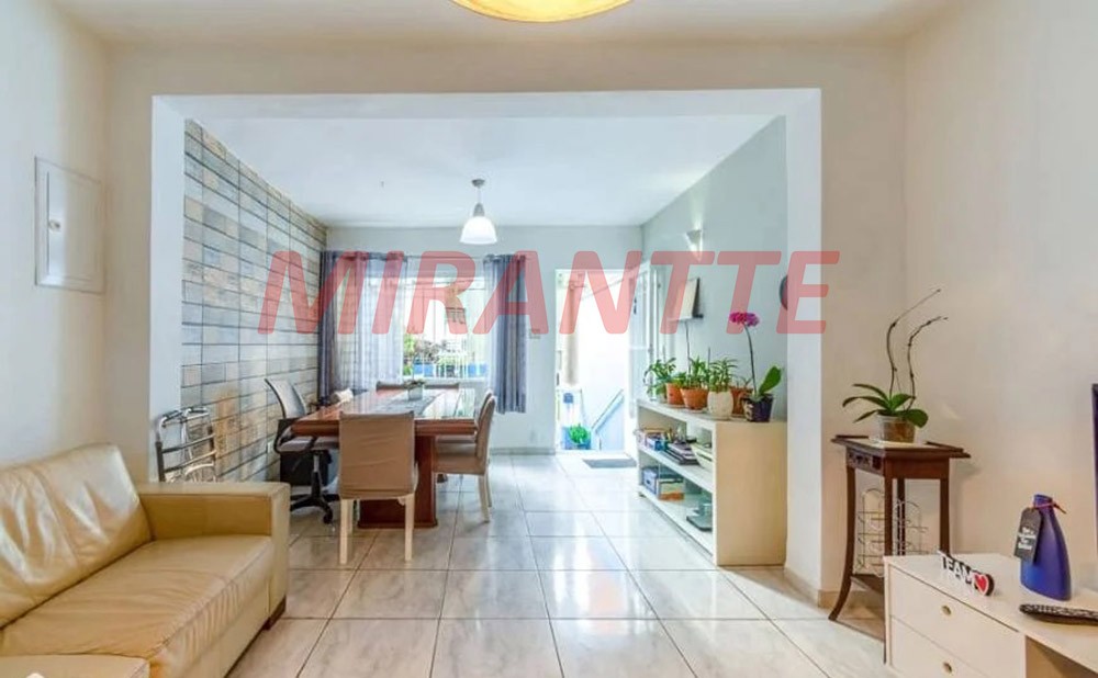 Sobrado de 137m² com 3 quartos em Água Fria