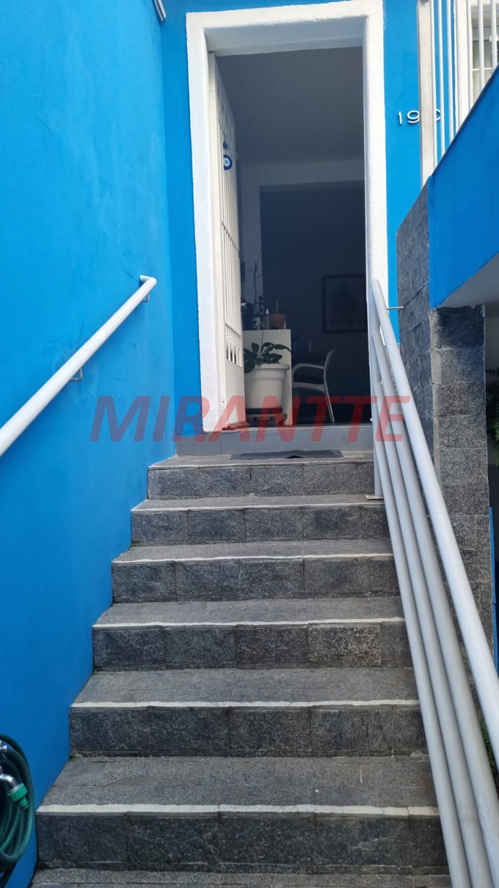 Sobrado de 137m² com 3 quartos em Água Fria