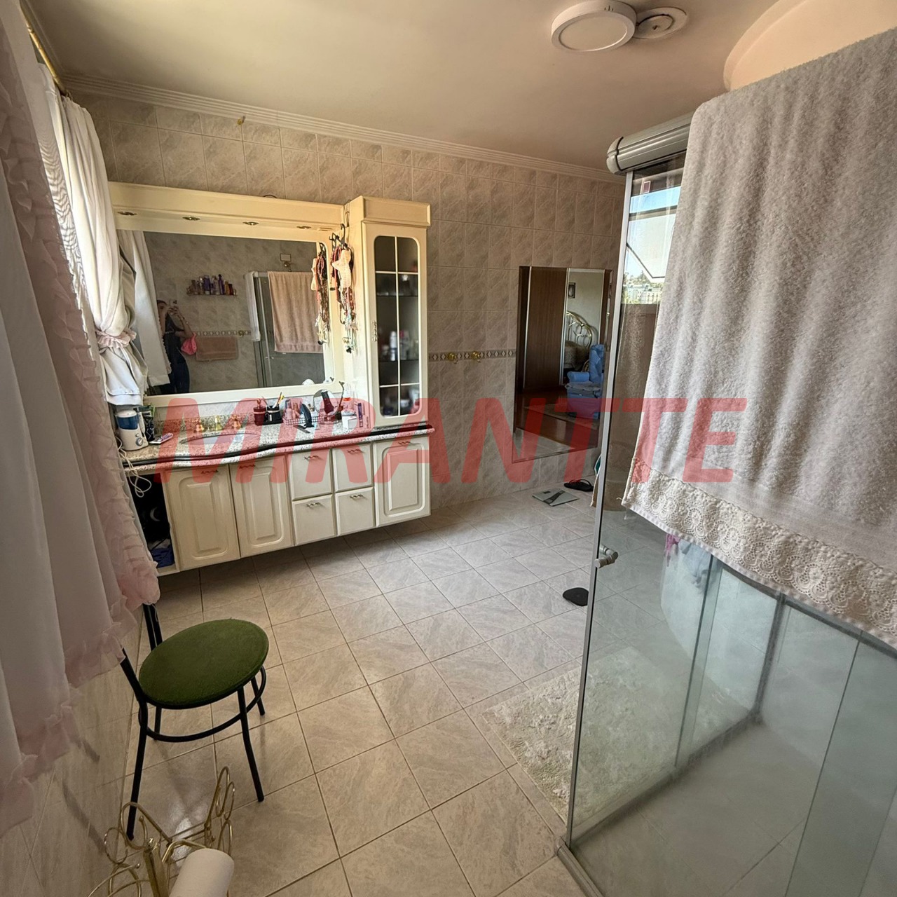Sobrado de 364m² com 4 quartos em Jardim Guapíra