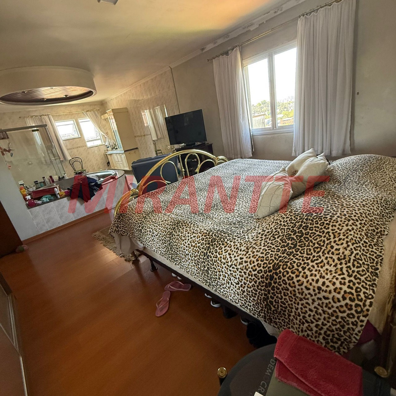 Sobrado de 364m² com 4 quartos em Jardim Guapíra