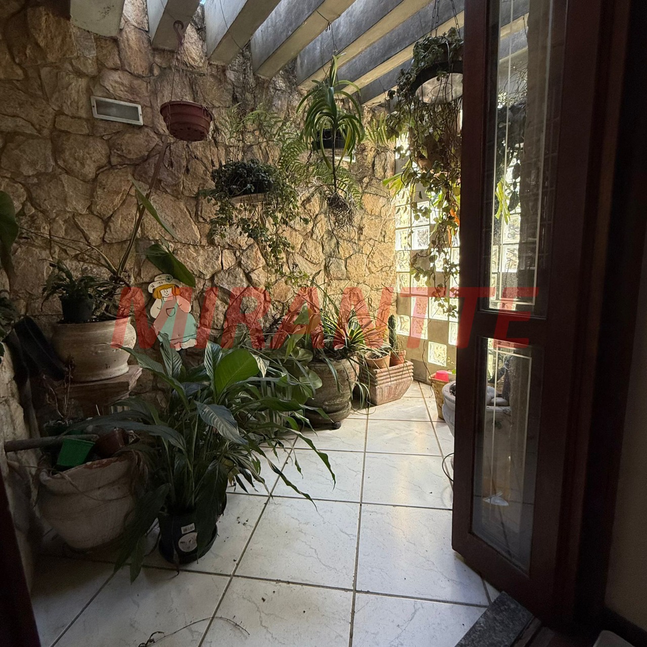 Sobrado de 364m² com 4 quartos em Jardim Guapíra
