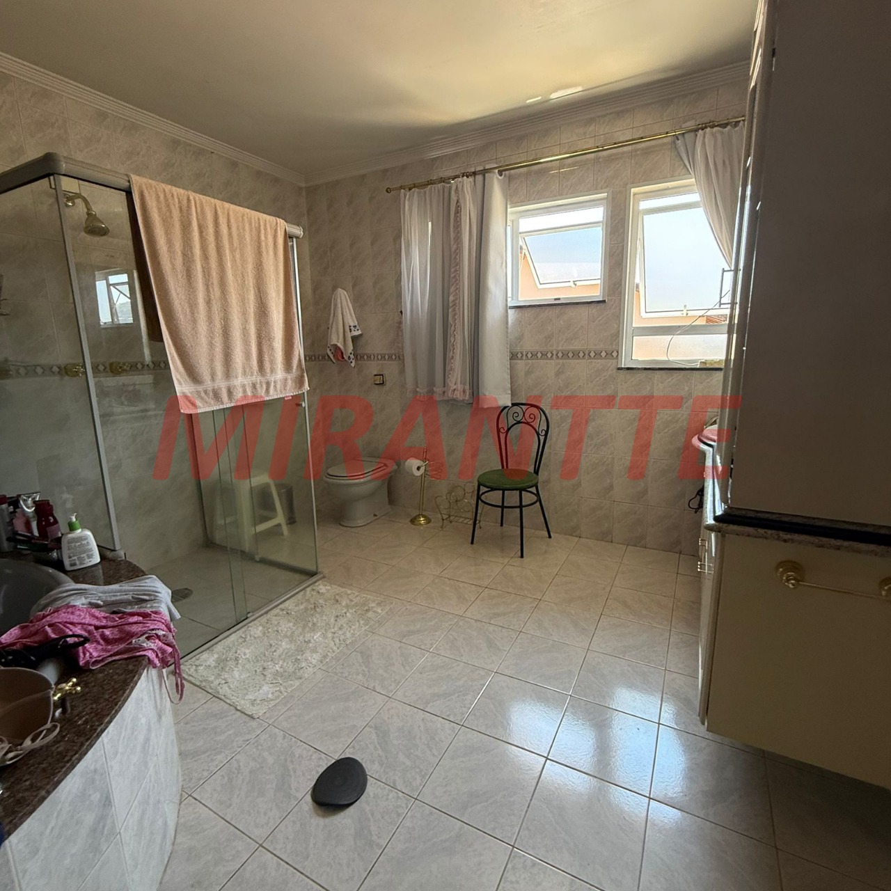 Sobrado de 364m² com 4 quartos em Jardim Guapíra