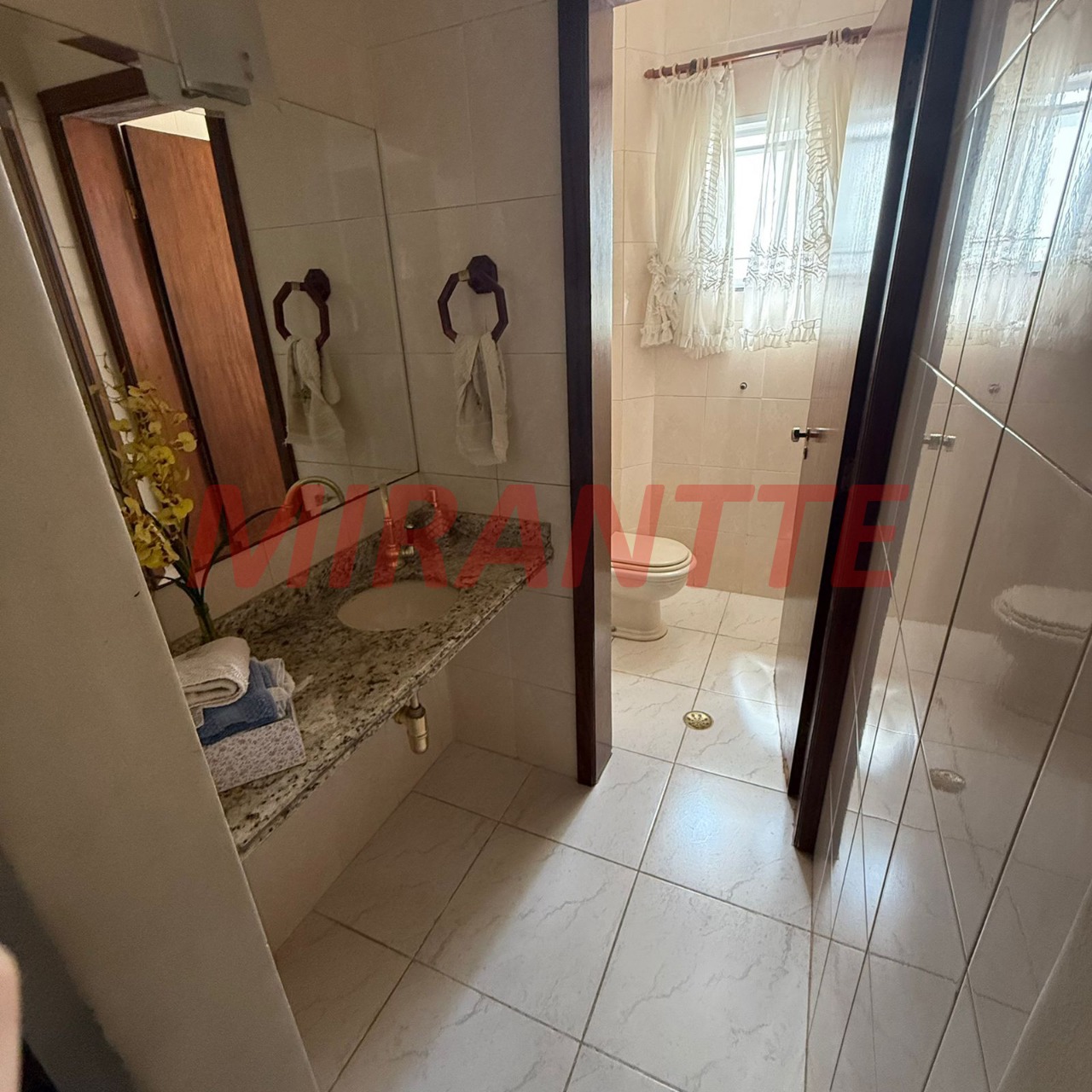 Sobrado de 364m² com 4 quartos em Jardim Guapíra