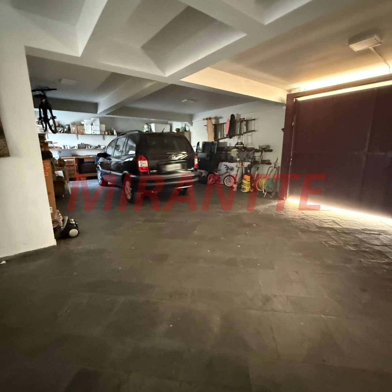 Sobrado de 364m² com 4 quartos em Jardim Guapíra