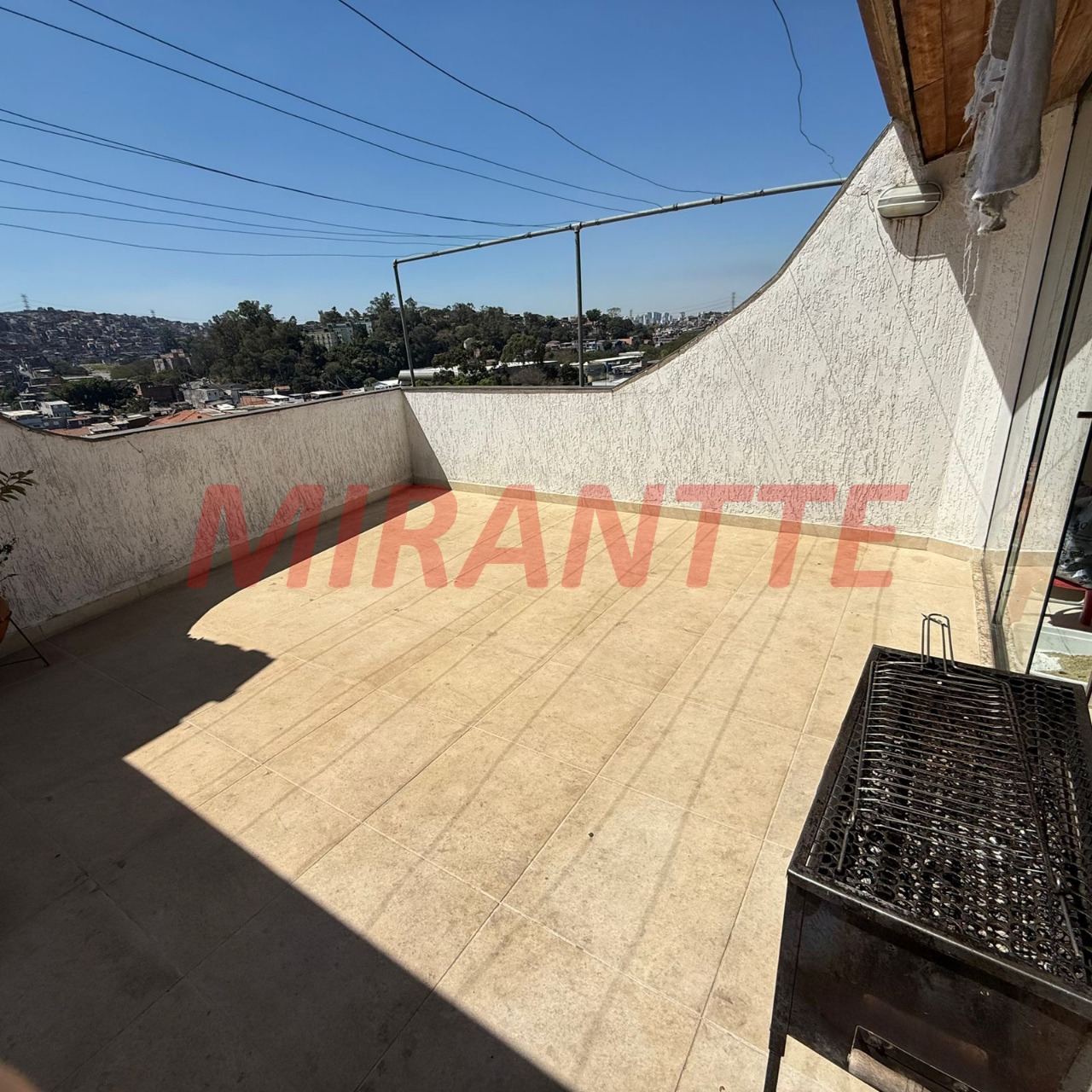 Sobrado de 364m² com 4 quartos em Jardim Guapíra