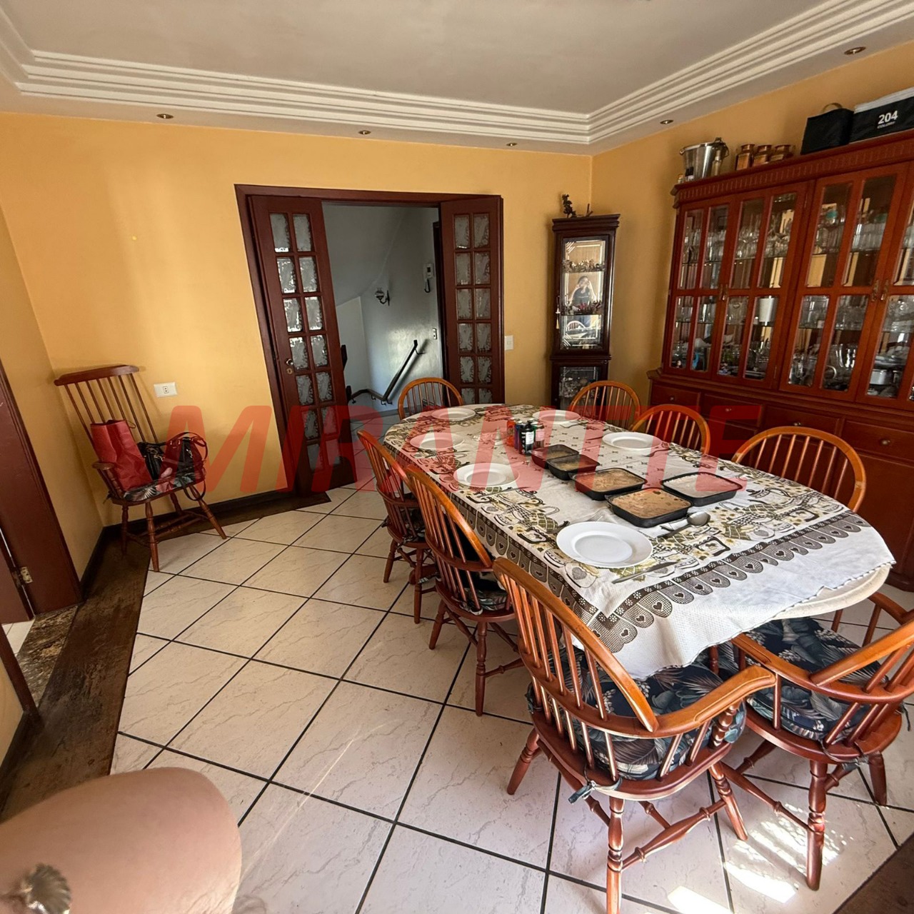 Sobrado de 364m² com 4 quartos em Jardim Guapíra