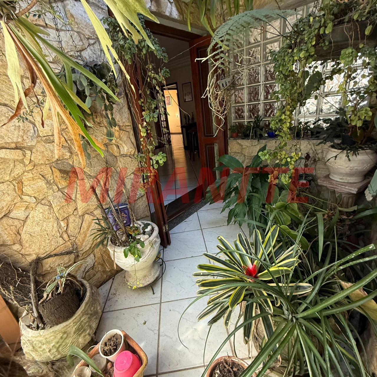 Sobrado de 364m² com 4 quartos em Jardim Guapíra