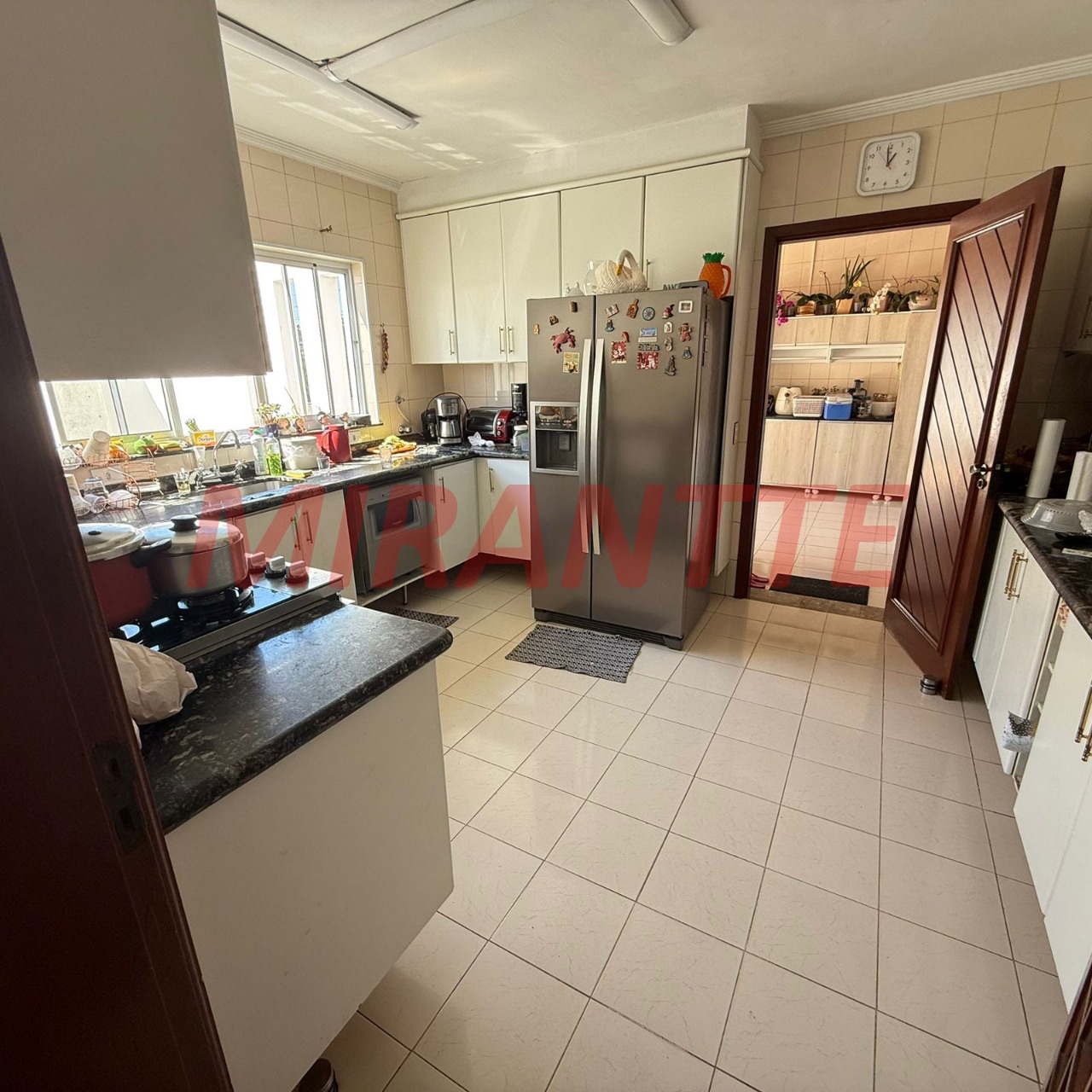 Sobrado de 364m² com 4 quartos em Jardim Guapíra
