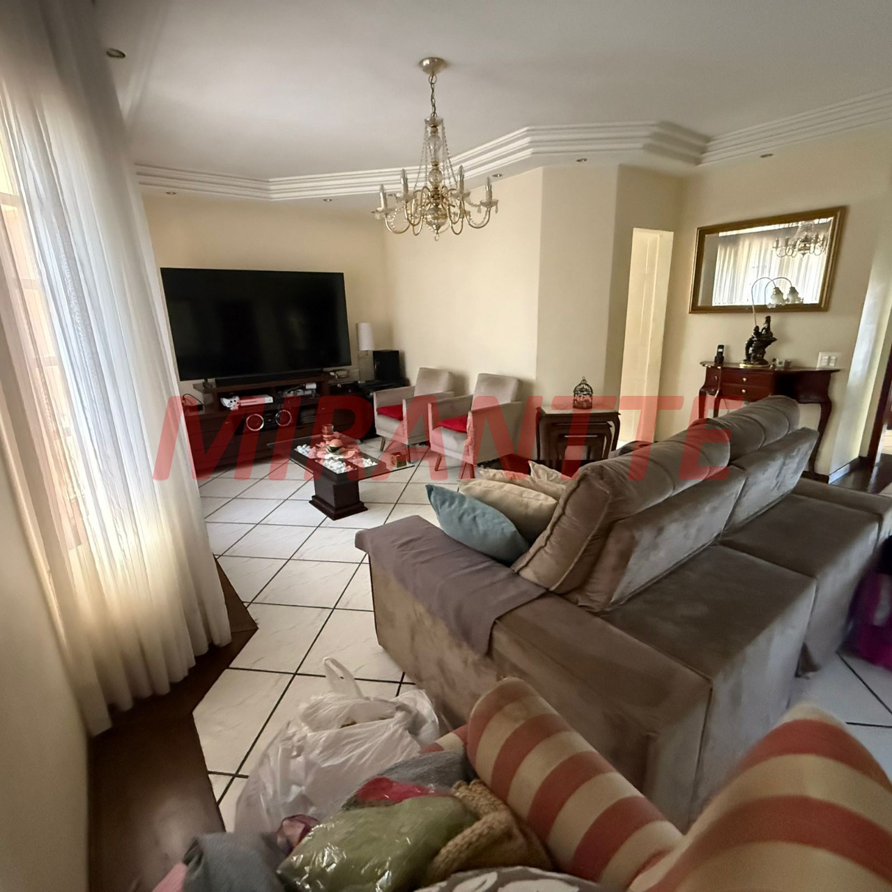 Sobrado de 364m² com 4 quartos em Jardim Guapíra
