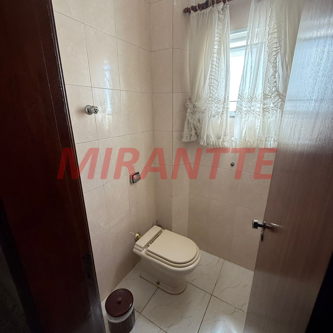 Sobrado de 364m² com 4 quartos em Jardim Guapíra