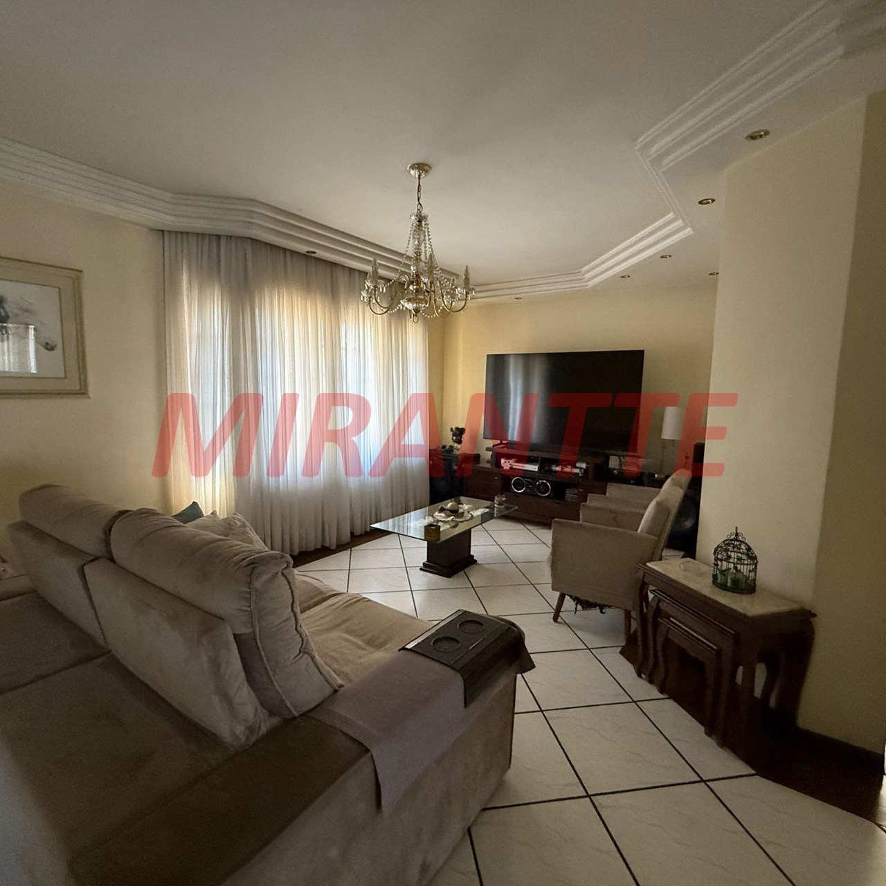 Sobrado de 364m² com 4 quartos em Jardim Guapíra