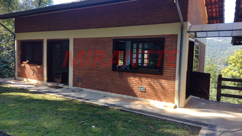 Casa terrea de 200m² com 3 quartos em Serra da Cantareira