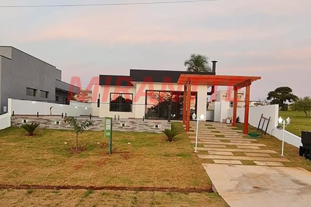 Casa terrea de 180m² com 4 quartos em Terras de Santa Cristina