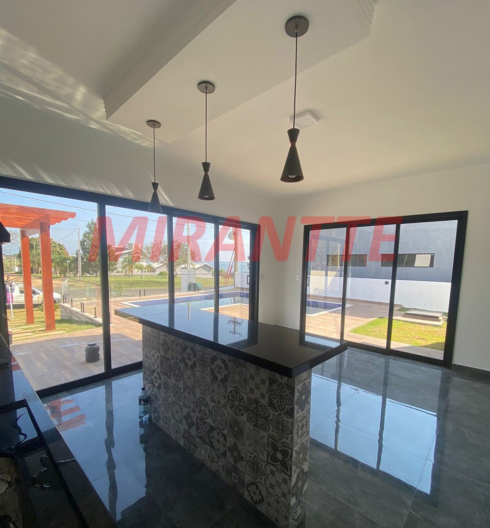 Casa terrea de 180m² com 4 quartos em Terras de Santa Cristina