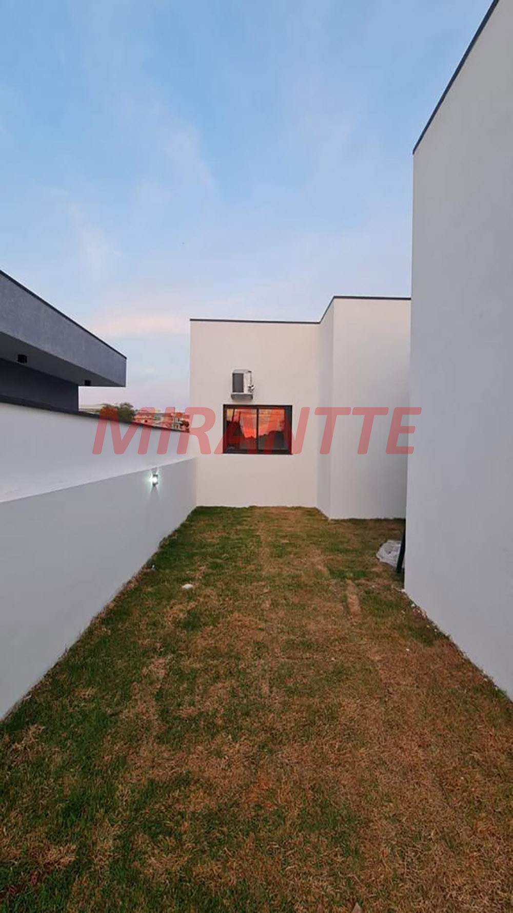 Casa terrea de 180m² com 4 quartos em Terras de Santa Cristina