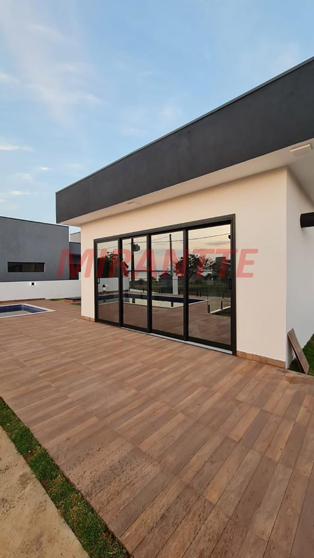 Casa terrea de 180m² com 4 quartos em Terras de Santa Cristina