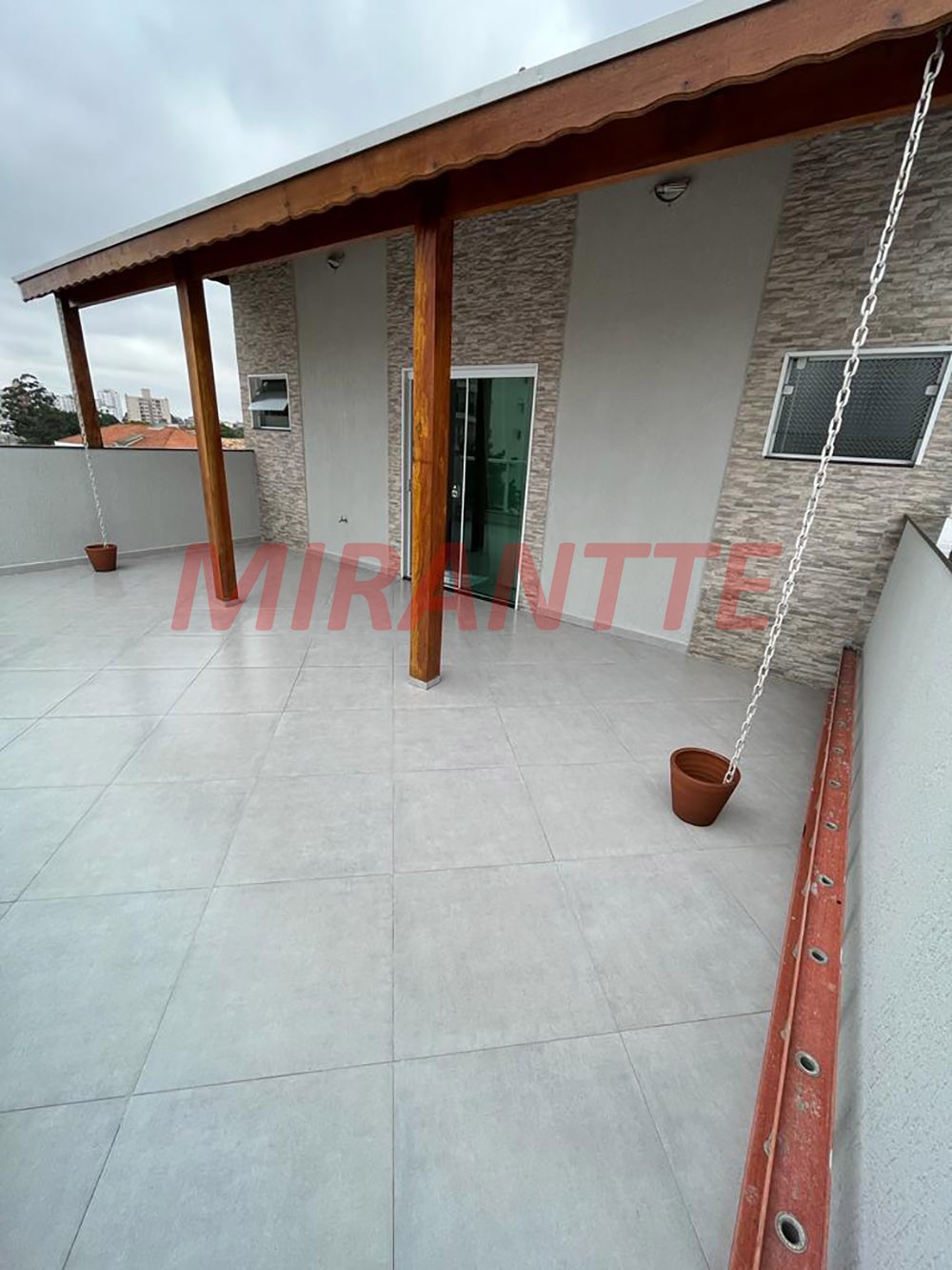 Sobrado de 252m² com 4 quartos em Parada Inglesa