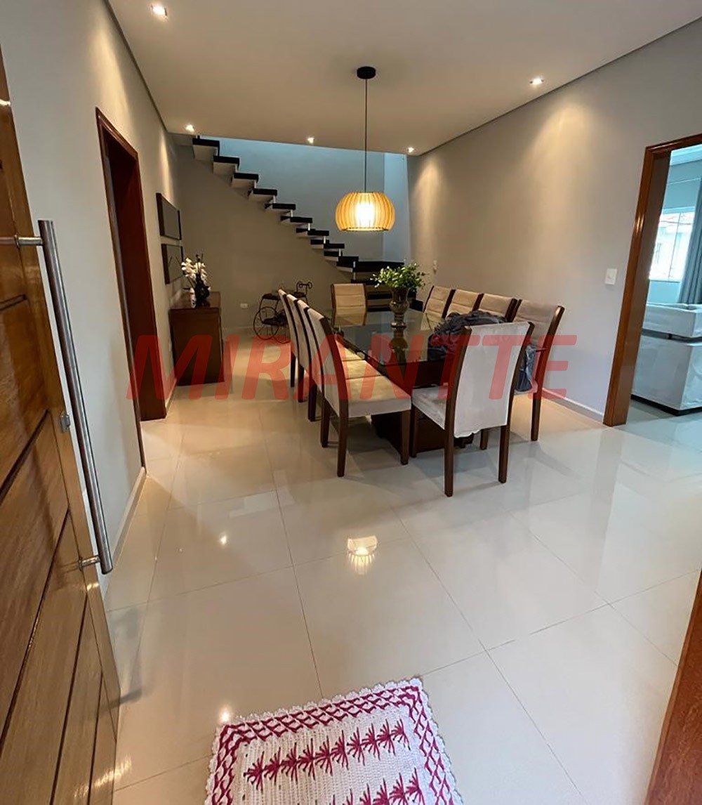 Sobrado de 252m² com 4 quartos em Parada Inglesa