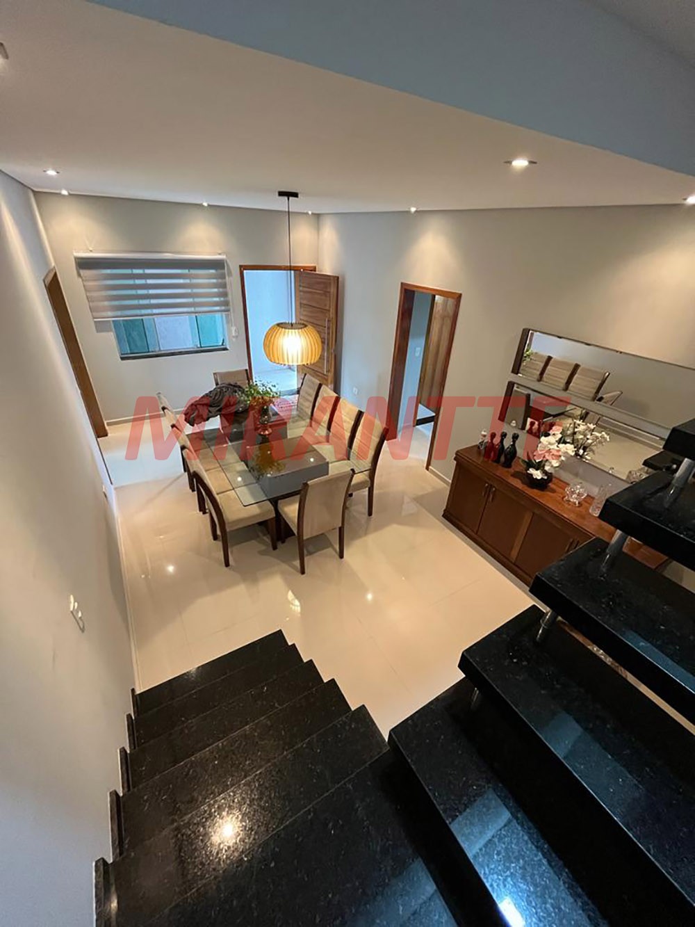 Sobrado de 252m² com 4 quartos em Parada Inglesa
