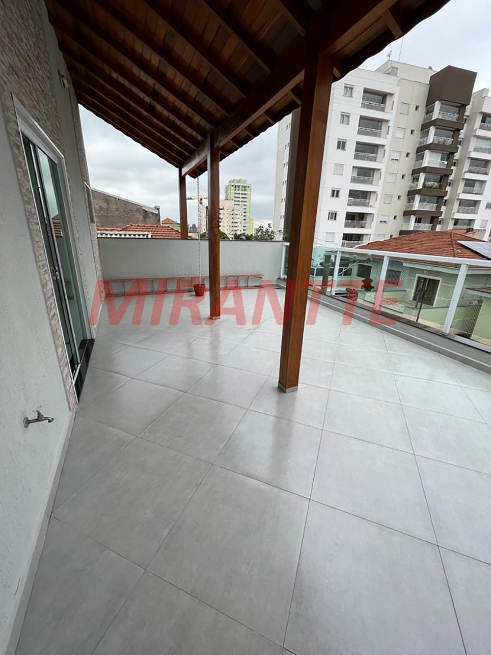 Sobrado de 252m² com 4 quartos em Parada Inglesa