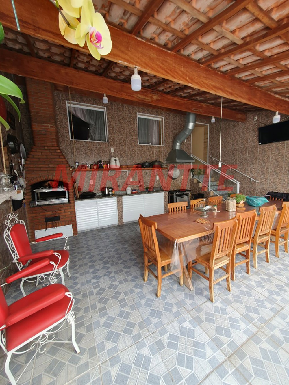 Sobrado de 234m² com 2 quartos em Bortolândia