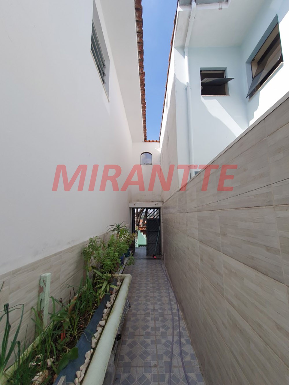 Sobrado de 234m² com 2 quartos em Bortolândia