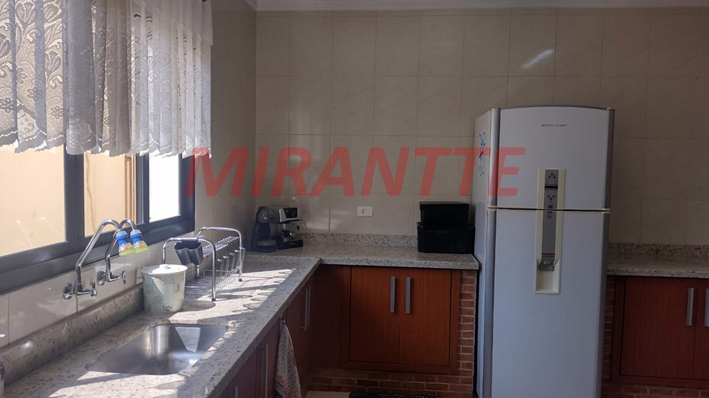 Sobrado de 200m² com 3 quartos em Vila Gustavo