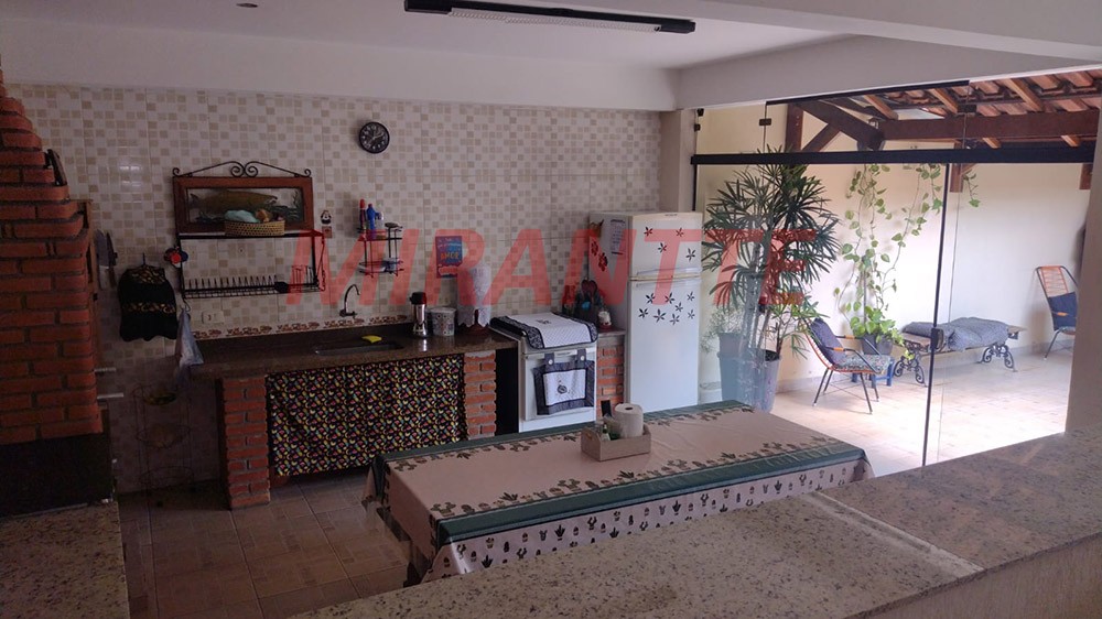 Sobrado de 200m² com 3 quartos em Vila Gustavo