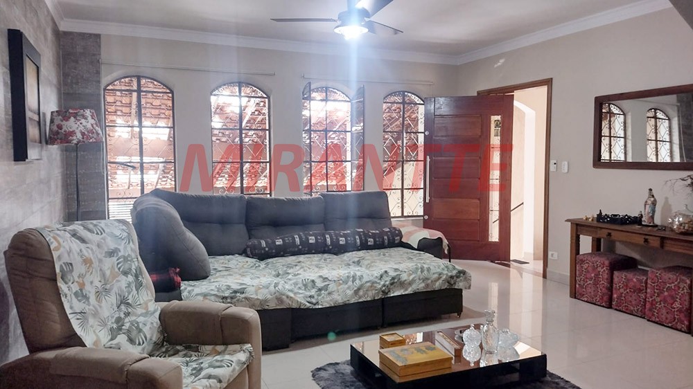 Sobrado de 200m² com 3 quartos em Vila Gustavo