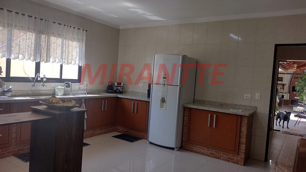 Sobrado de 200m² com 3 quartos em Vila Gustavo