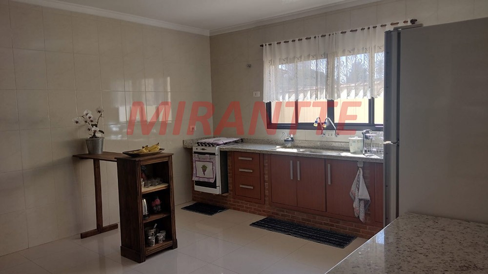 Sobrado de 200m² com 3 quartos em Vila Gustavo