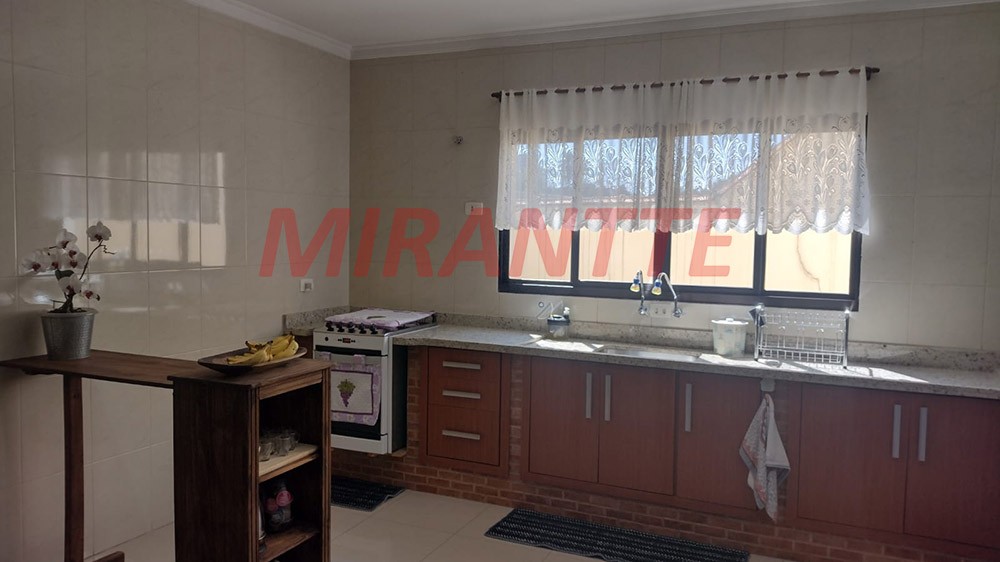 Sobrado de 200m² com 3 quartos em Vila Gustavo