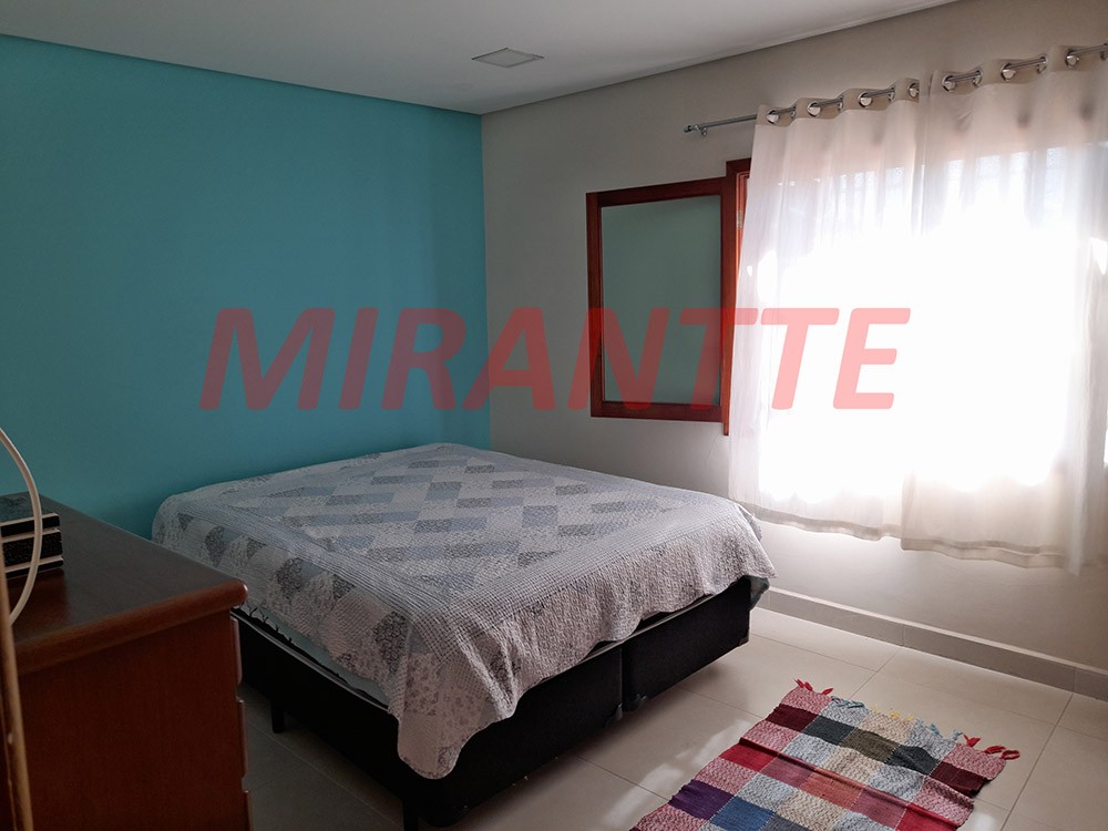 Sobrado de 75m² com 2 quartos em Água Fria