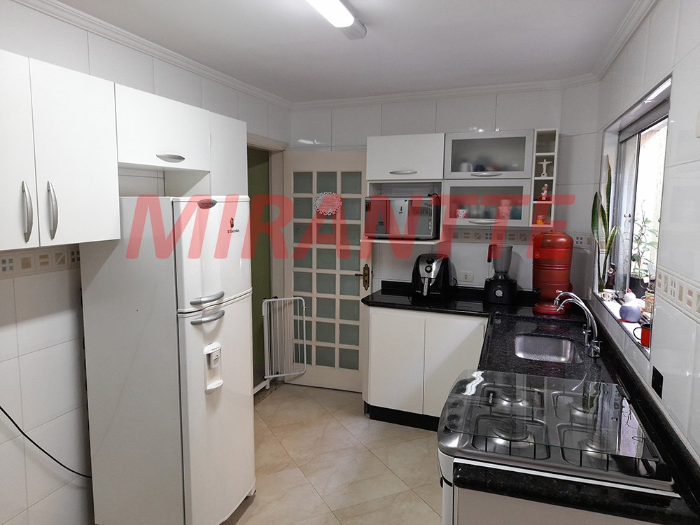 Sobrado de 75m² com 2 quartos em Água Fria