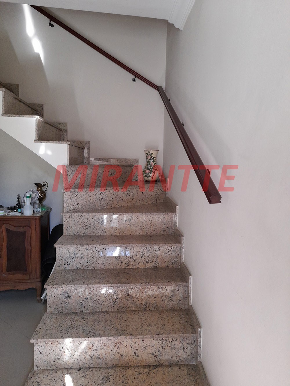 Sobrado de 75m² com 2 quartos em Água Fria