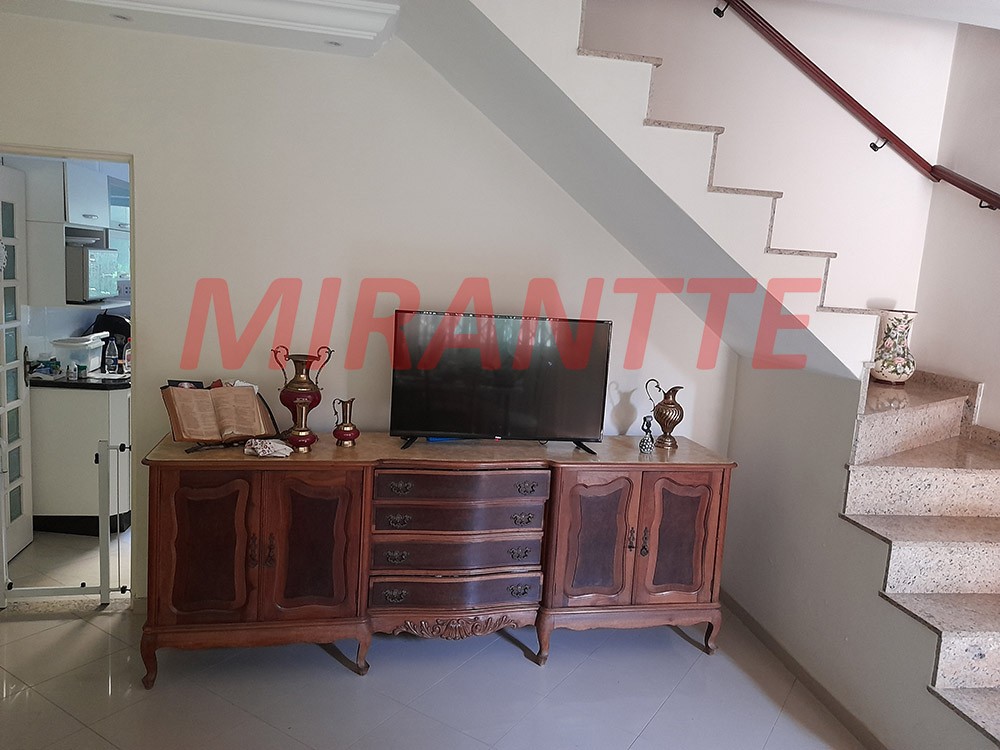 Sobrado de 75m² com 2 quartos em Água Fria