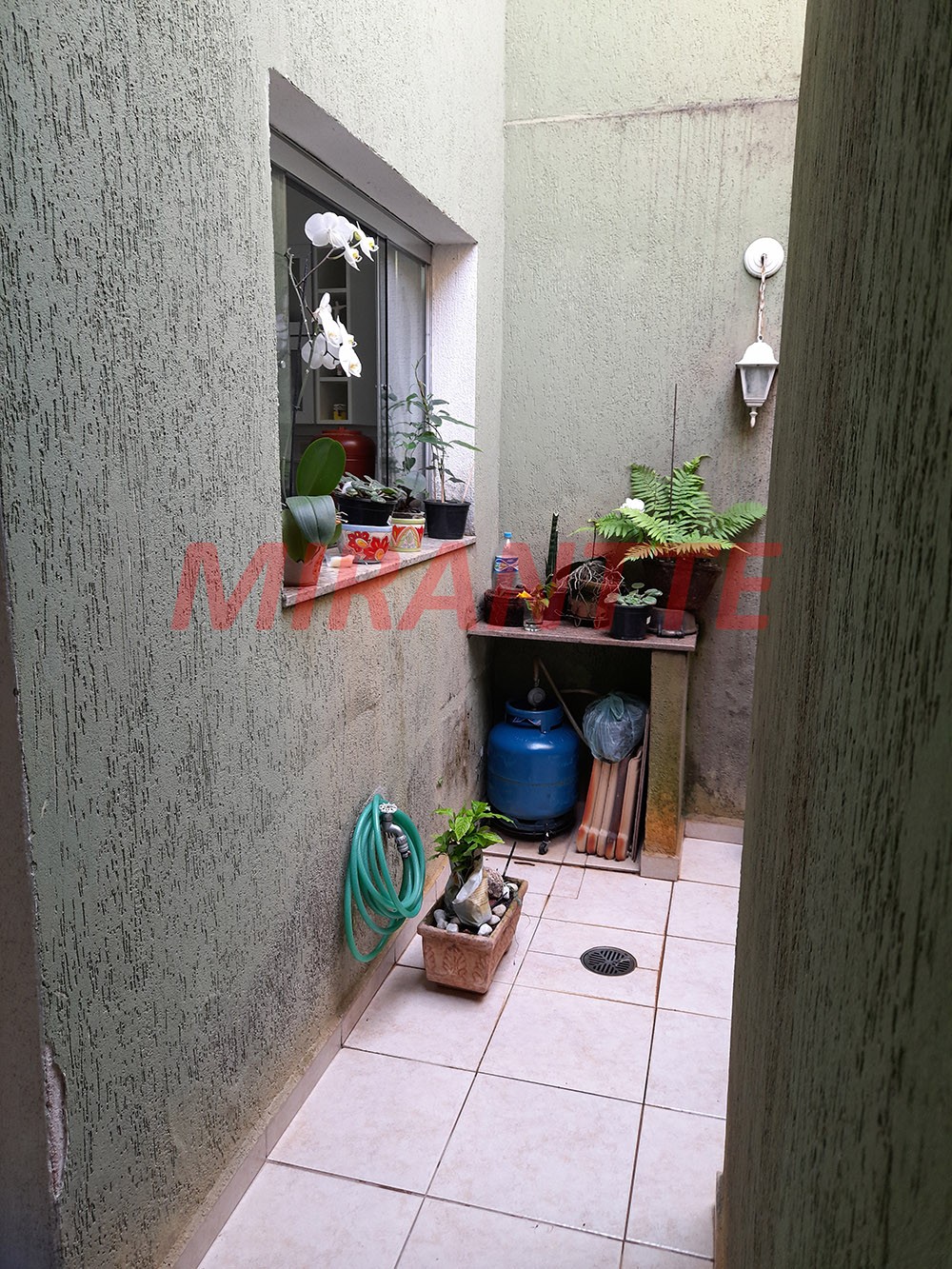 Sobrado de 75m² com 2 quartos em Água Fria