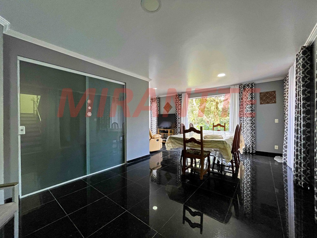 Cond. fechado de 250m² com 5 quartos em Serra da Cantareira