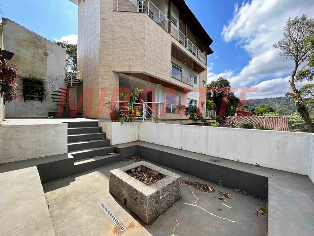Cond. fechado de 250m² com 5 quartos em Serra da Cantareira
