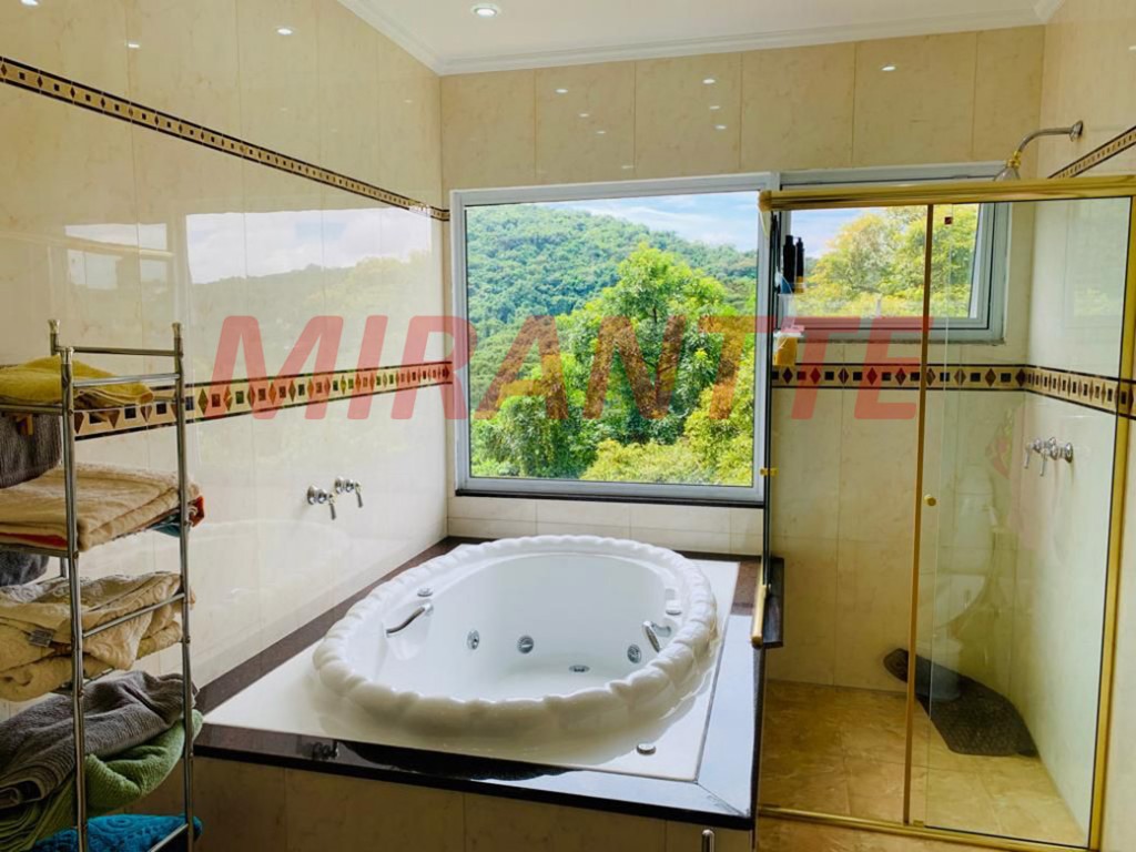 Cond. fechado de 250m² com 5 quartos em Serra da Cantareira