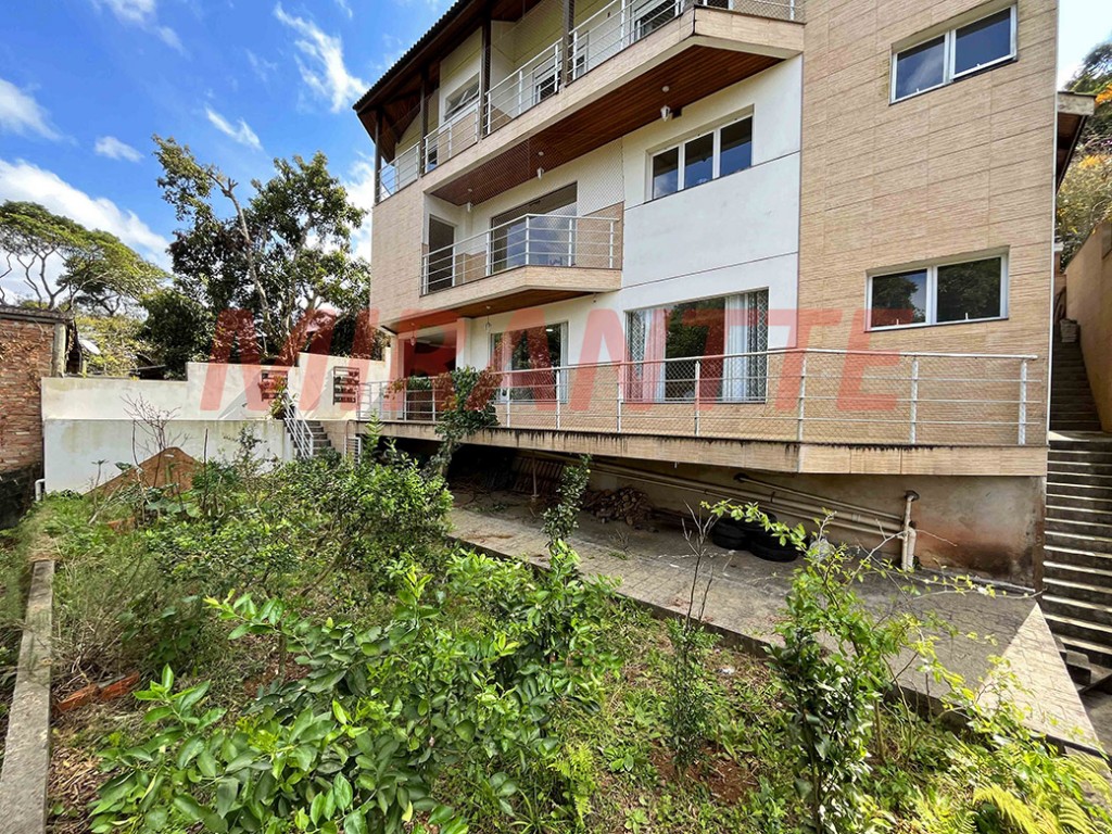 Cond. fechado de 250m² com 5 quartos em Serra da Cantareira