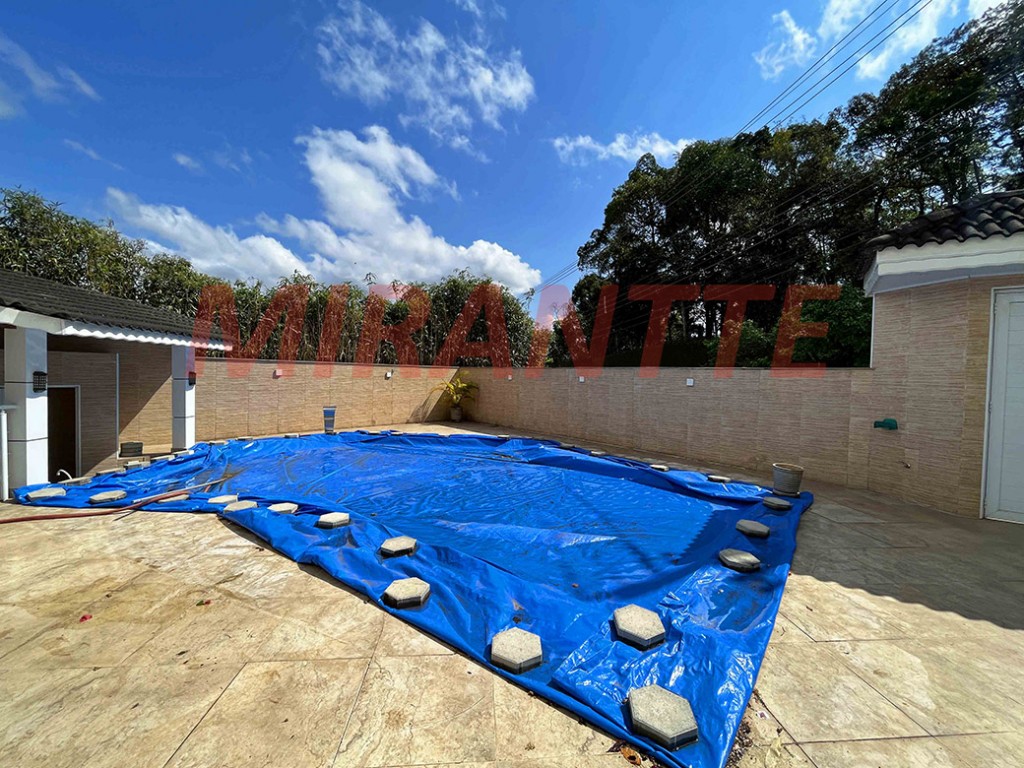 Cond. fechado de 250m² com 5 quartos em Serra da Cantareira