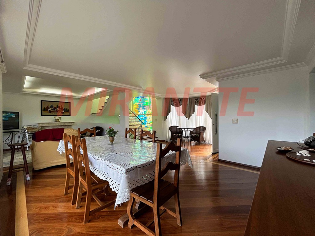 Cond. fechado de 250m² com 5 quartos em Serra da Cantareira