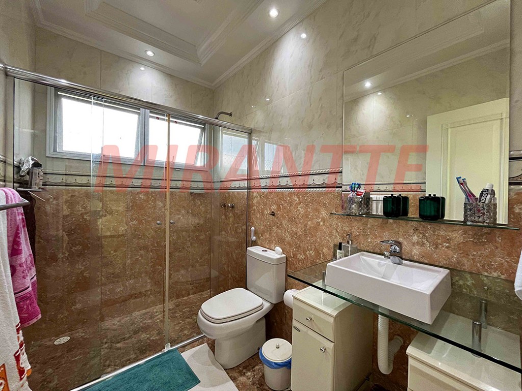 Cond. fechado de 250m² com 5 quartos em Serra da Cantareira