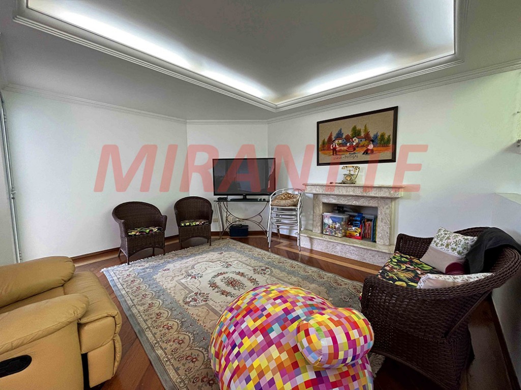 Cond. fechado de 250m² com 5 quartos em Serra da Cantareira