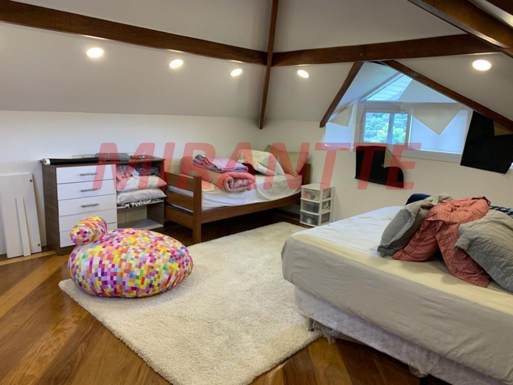 Cond. fechado de 250m² com 5 quartos em Serra da Cantareira