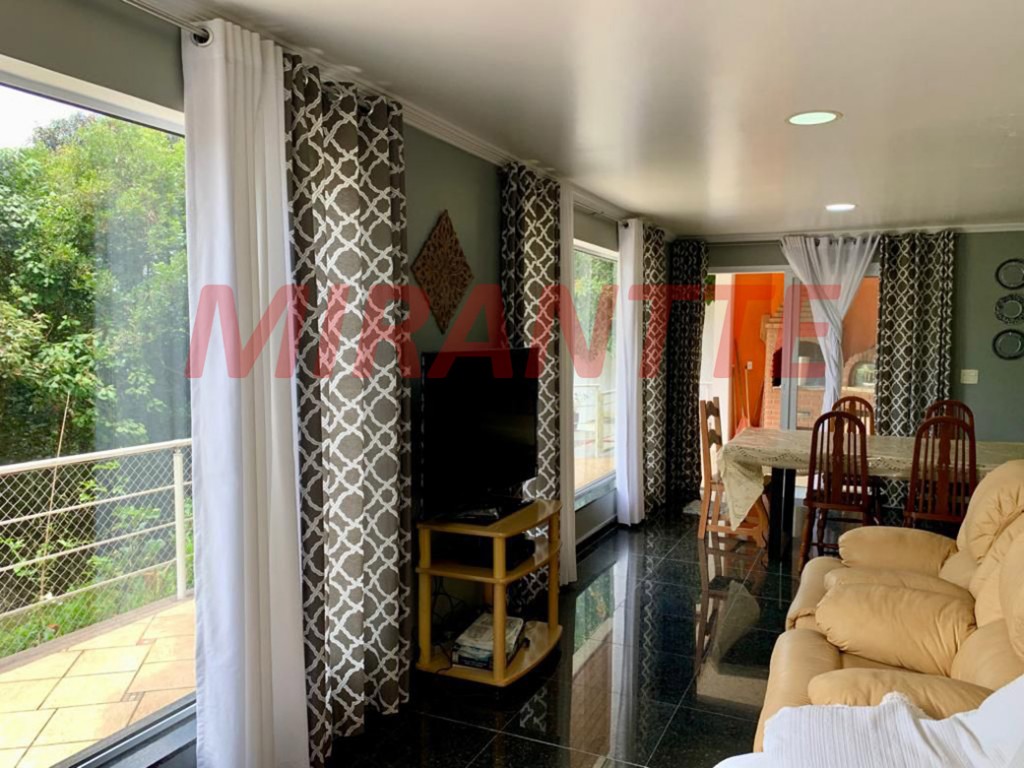 Cond. fechado de 250m² com 5 quartos em Serra da Cantareira