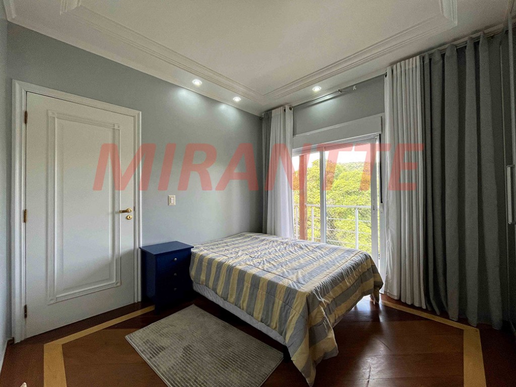 Cond. fechado de 250m² com 5 quartos em Serra da Cantareira